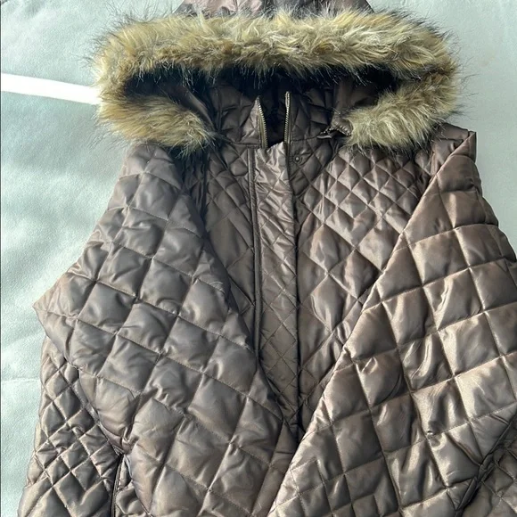 Chic Bronze/Gold Quilted Puffer Coat with Faux Fur Hood - Picture 9 of 11
